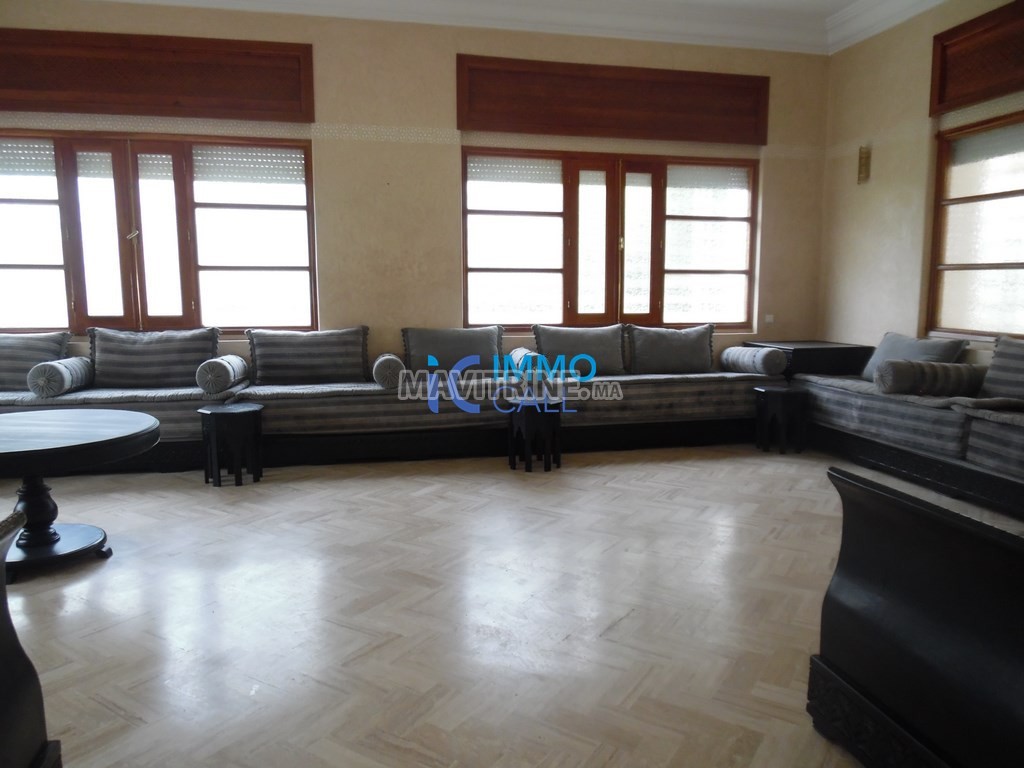 Très belle villa de 2000m2 en location à Souissi Rabat