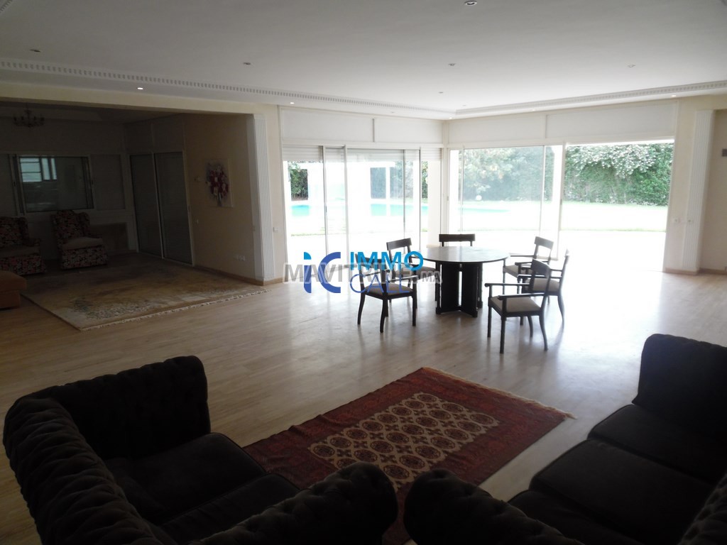 Très belle villa de 2000m2 en location à Souissi Rabat