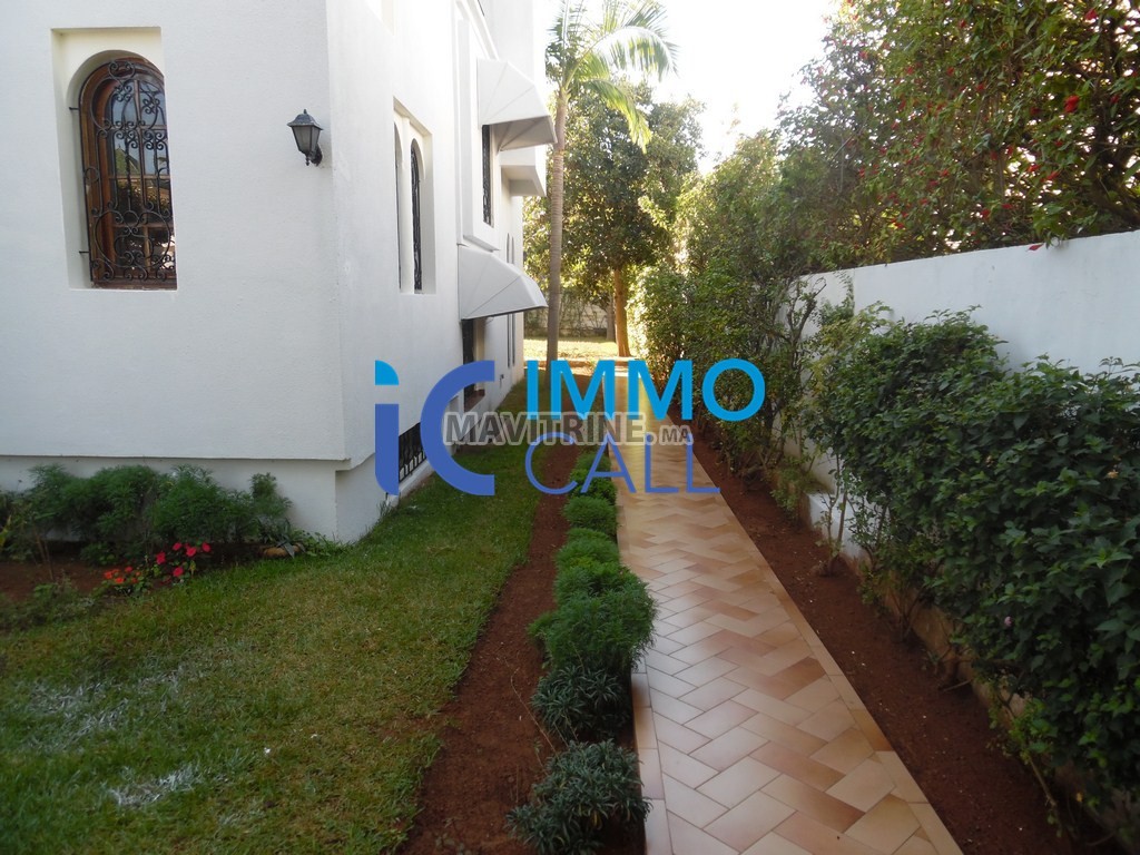 Villa de 800m² en location à Hay riad Rabat