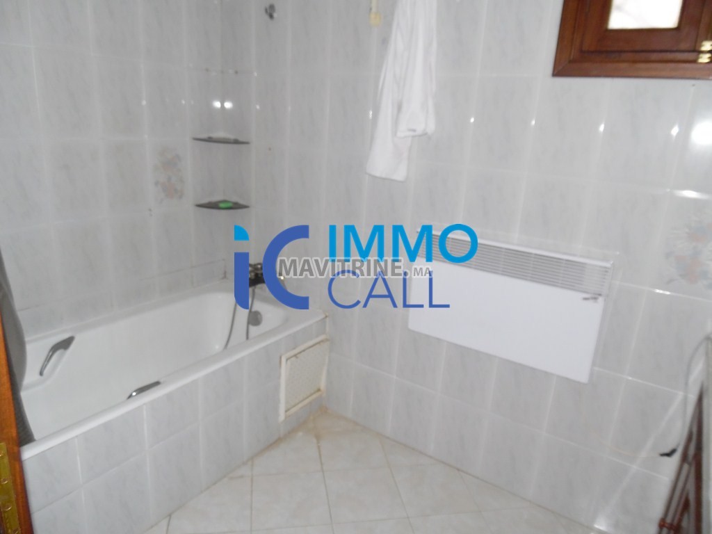 Villa de 800m² en location à Hay riad Rabat