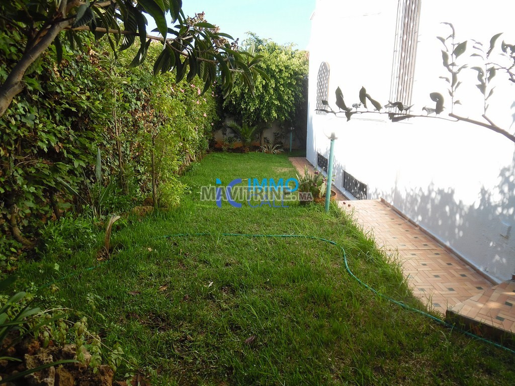 Villa de 700m² en location à Hay riad Rabat