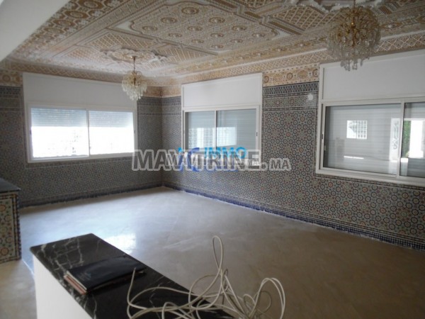 Villa de 800 m² en location située à Hay Riad