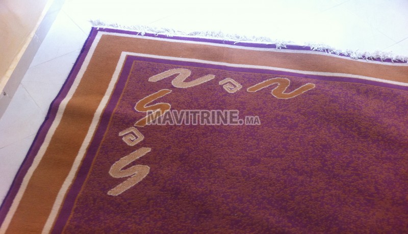 Tapis et table زربية و طايفور