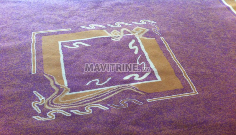 Tapis et table زربية و طايفور