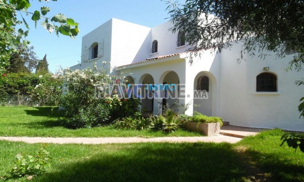 Sublime villa de 1500 m² en location située à Souissi