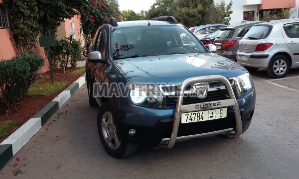 Vends Dacia Duster 4x4 . 1ere main . full options +