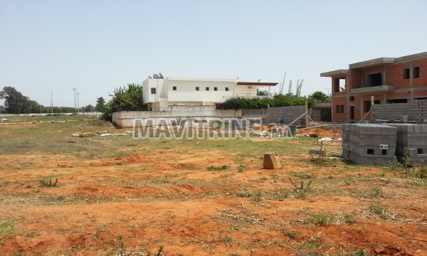 Lot de terrain titré 1340 m2 proche palais royal