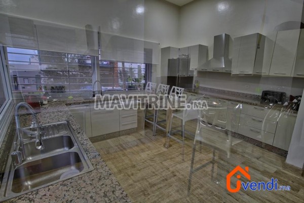 Villa de 625 m² avec piscine - Bouskoura