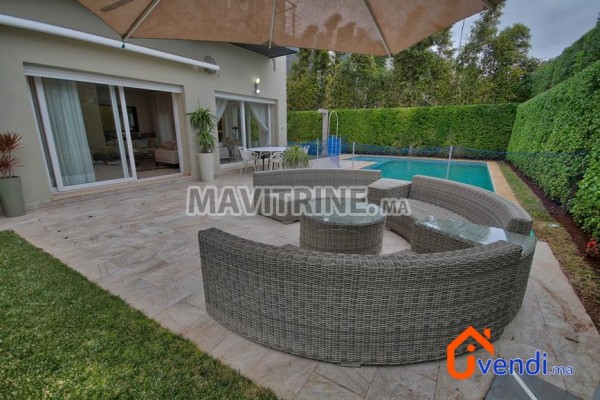 Villa de 625 m² avec piscine - Bouskoura