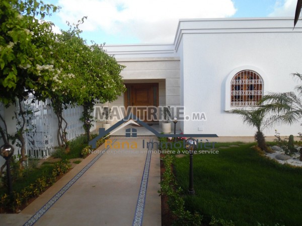 Villa de haut standing 2000m² à louer à Rabat Souissi