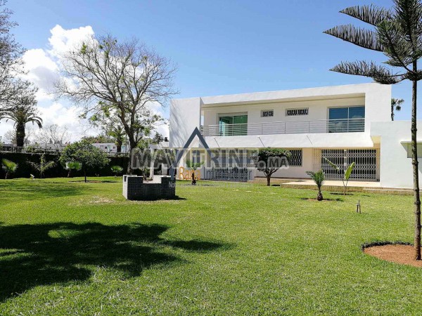 Grande villa de 2000m² en location à Rabat Souissi