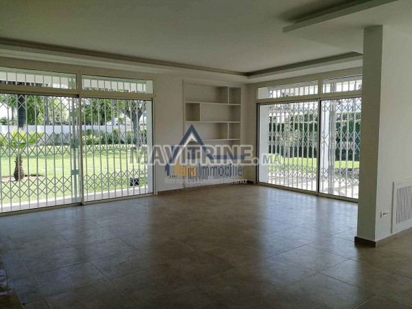 Grande villa de 2000m² en location à Rabat Souissi