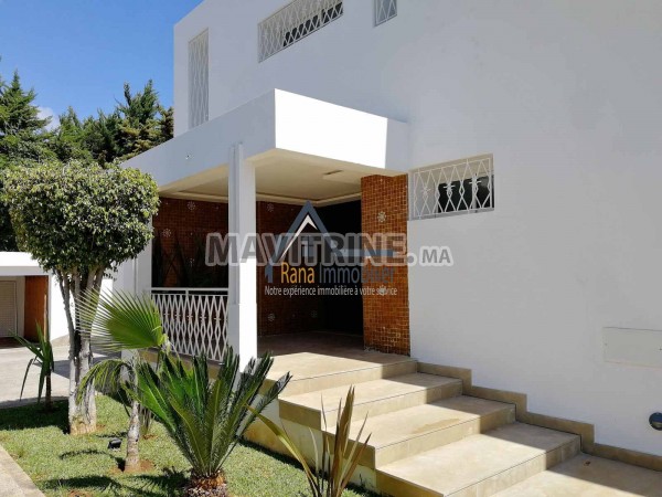 Grande villa de 2000m² en location à Rabat Souissi