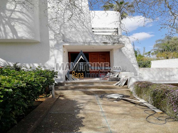 Villa de standing de 2000m² à louer à Souissi Rabat