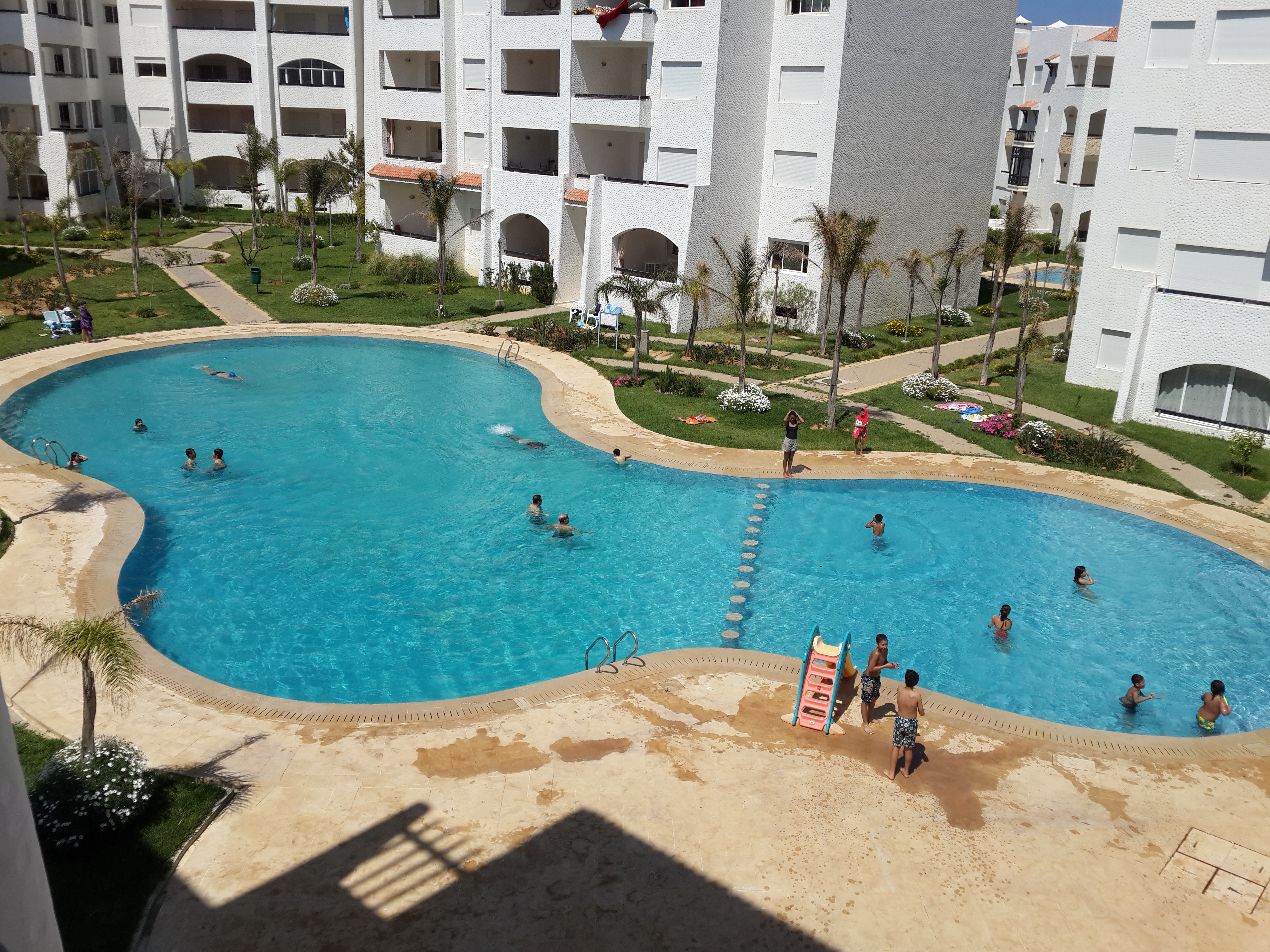 BEL APPARTEMENT STANDING DANS COMPLEXE SÉCURISÉ