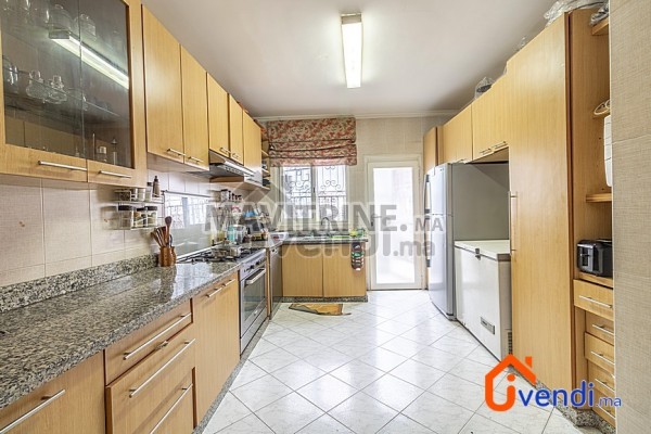 Appartement rénové 3 chambres 163m2 à vendre – 2 Mars