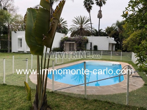 Très belle villa avec piscine et chauffage central à Souissi Rabat